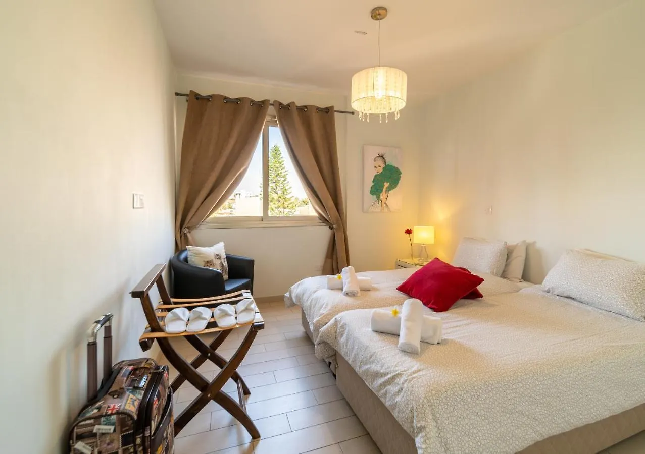 Mesogios House Suites Larnaca