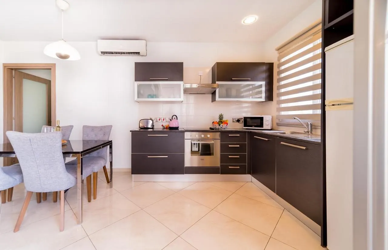 Mesogios House Suites Larnaca 0*,