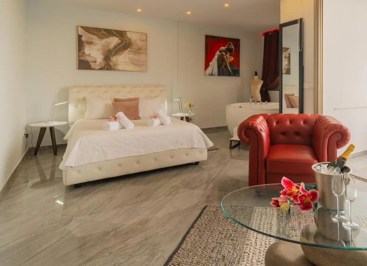 Mesogios House Suites Larnaca