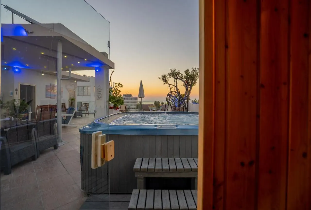 Mesogios House Suites Larnaca