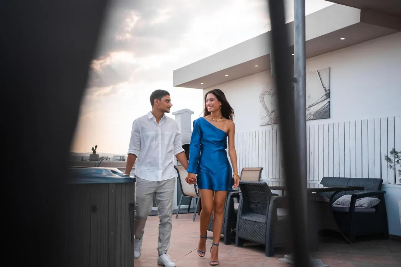 Mesogios House Suites Larnaca Appartamento