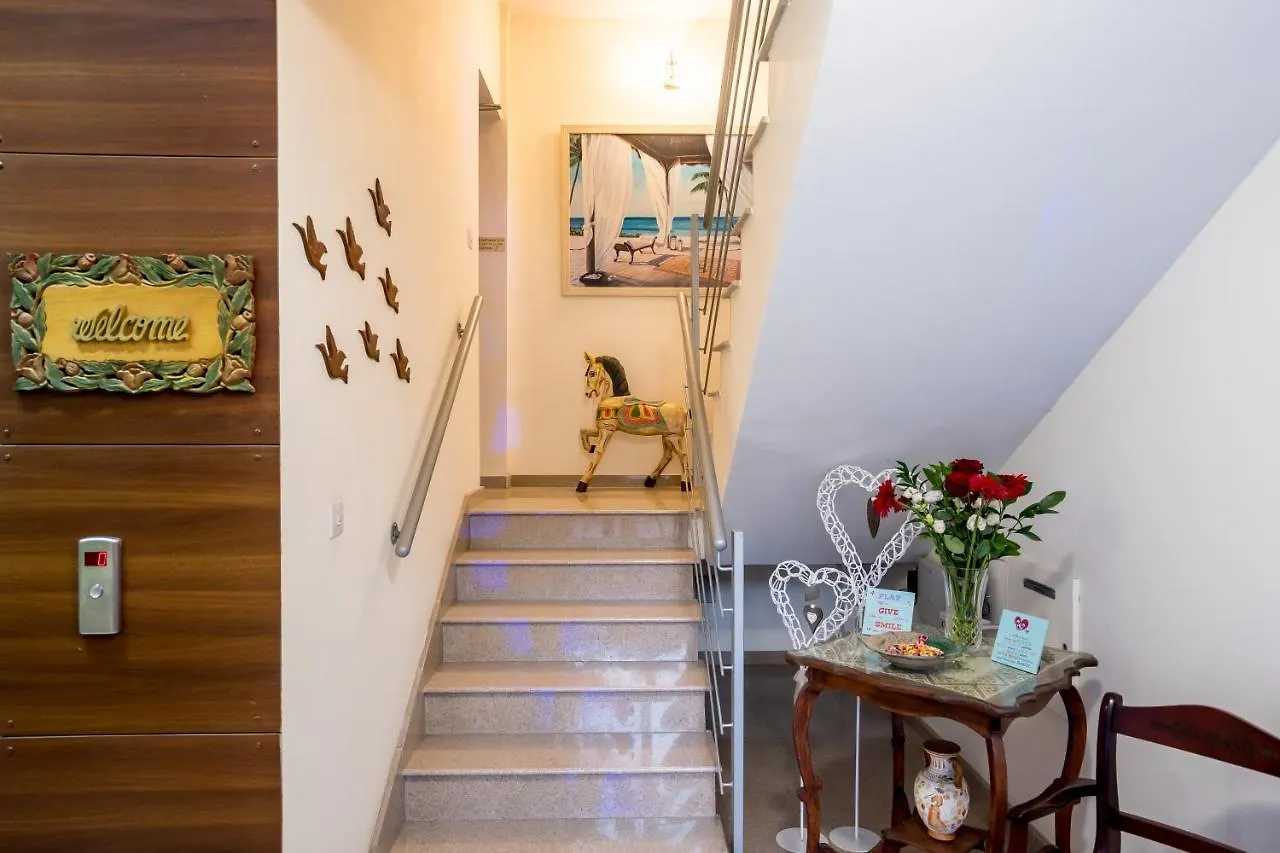 Mesogios House Suites Larnaca