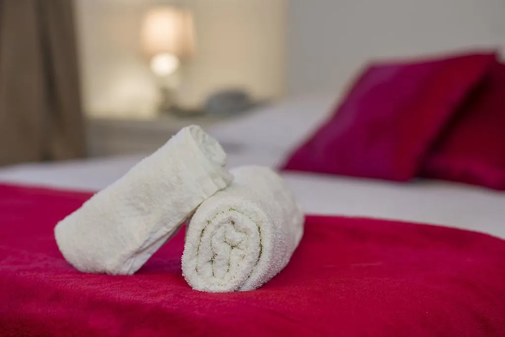 Mesogios House Suites Larnaca Cipro