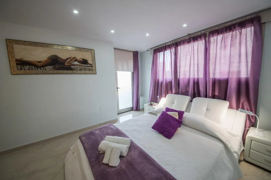 Mesogios House Suites Larnaca 0*,  Cipro