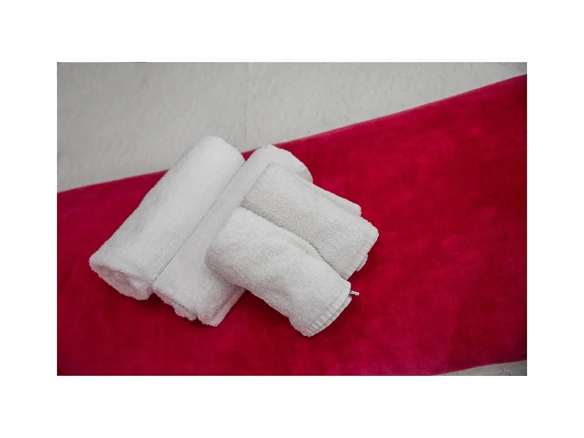 Mesogios House Suites Larnaca