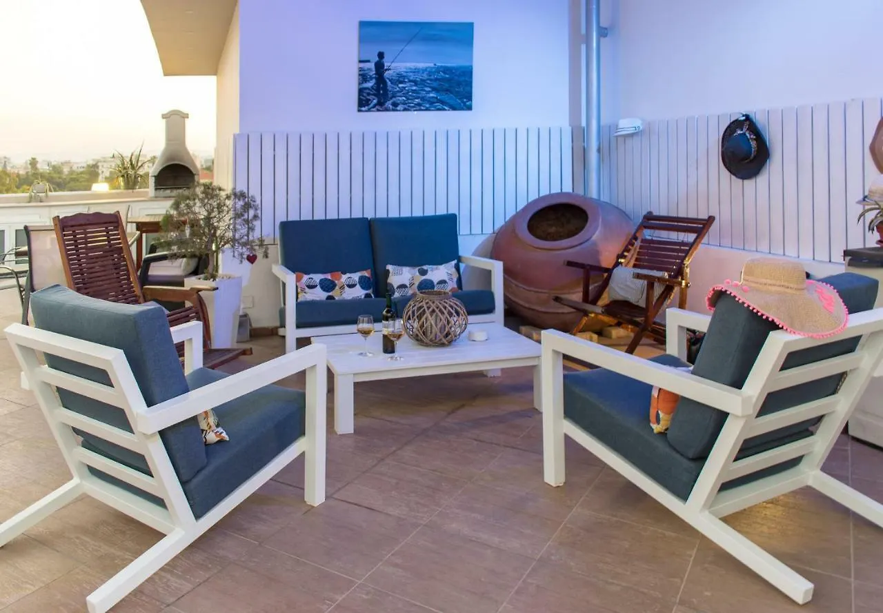 Mesogios House Suites Larnaca 0*,