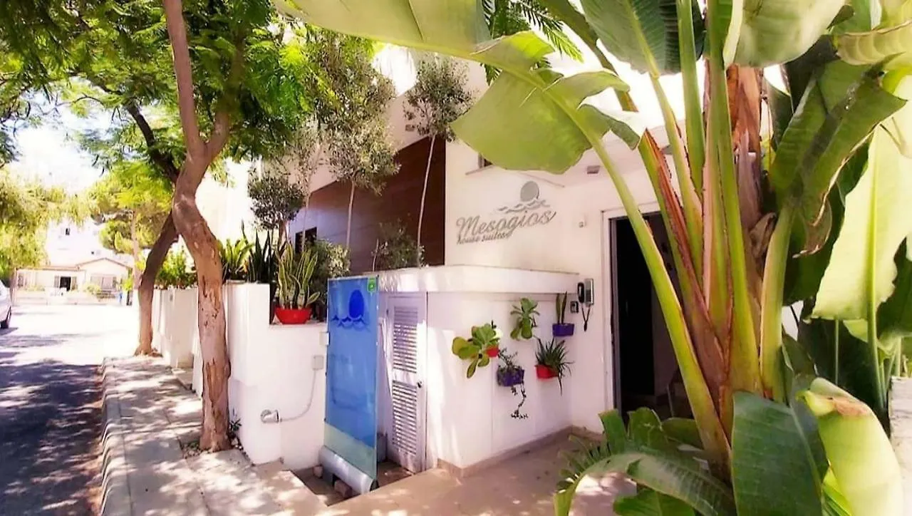 Mesogios House Suites Larnaca