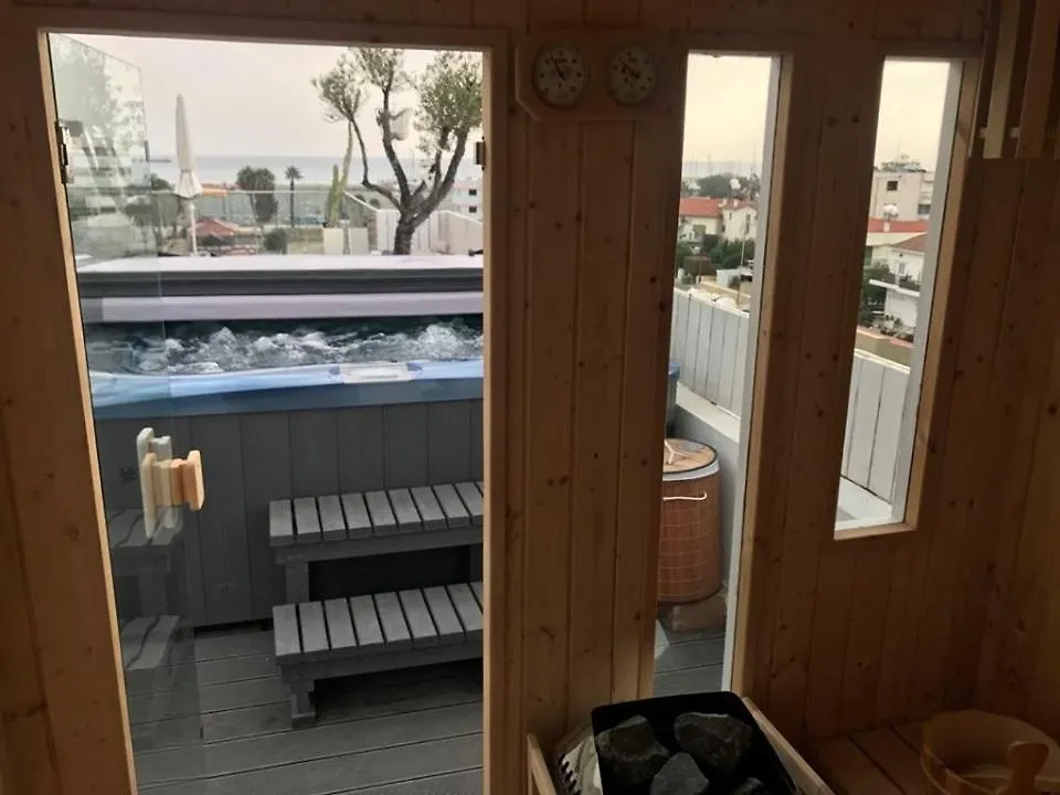 Mesogios House Suites Larnaca Appartamento